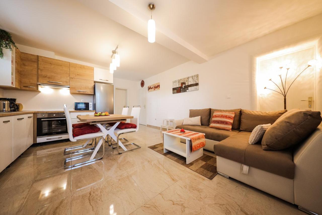 Apartmani Lelu Pridraga Luaran gambar